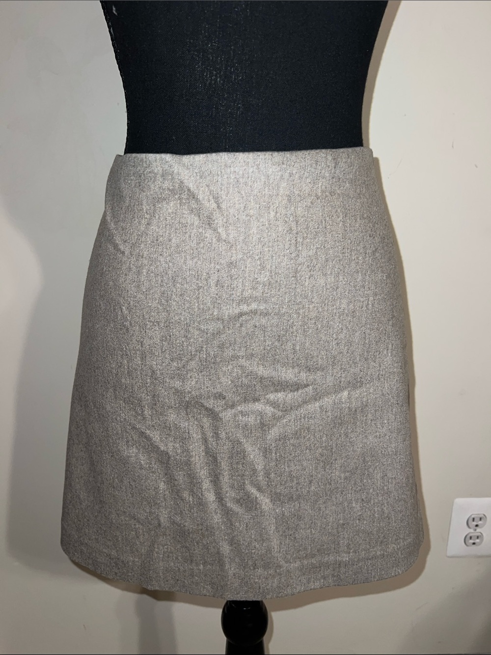 Aritzia Wilfred Classic High Rise Mini Skirt
